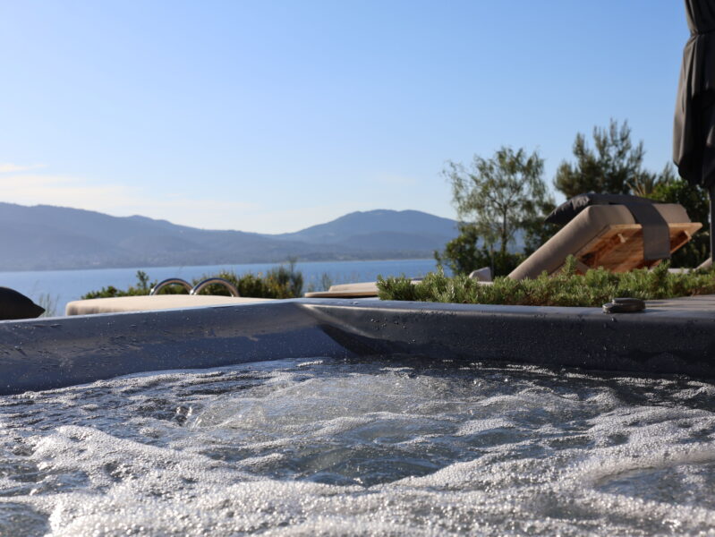Spa bad - jacuzzi bij villa Tolyos